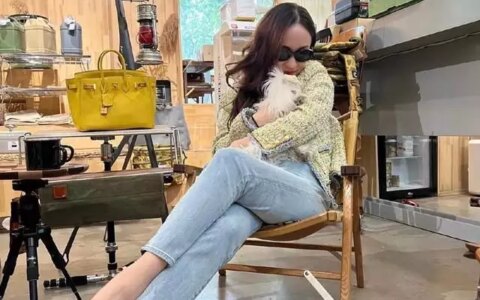 杜江霍思燕一起探店过二人世界，网友:杜江咋开始留长发了，达咩争议！