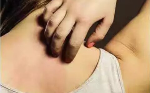 秋天都到了那冬天还会远吗，如何解救秋冬皮肤干燥？那就不得不说说大宝藏身体乳了~