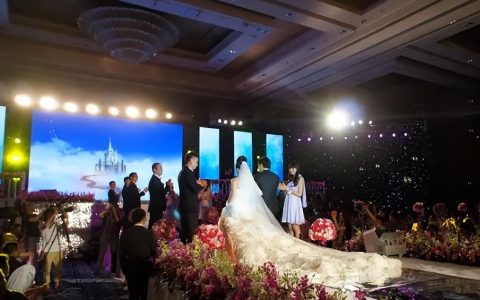 广东普通人结婚有多豪，五星级酒店办婚宴，每桌酒席起步8000元（广东婚宴一桌多少钱）