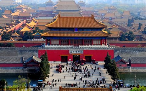 北京婚宴有多豪，五星级酒店办酒席，每桌提前预定，起步价6888元（北京五星级酒店婚宴一桌多少钱）