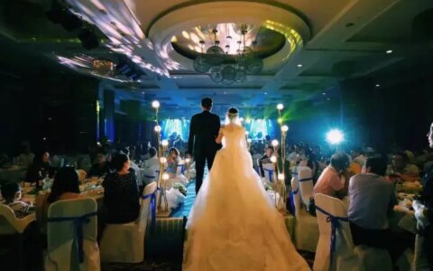 上海婚礼有多豪，五星级酒店办婚宴，一桌美食没有5000元下不来（上海婚宴餐厅）