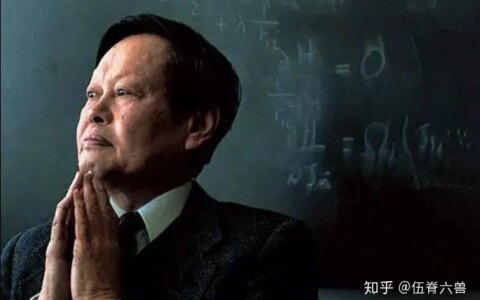 97岁杨振宁携娇妻看展，翁帆主动上前牵手，“忘年恋”恩爱有加（杨振宁和老婆翁帆的故事简介）