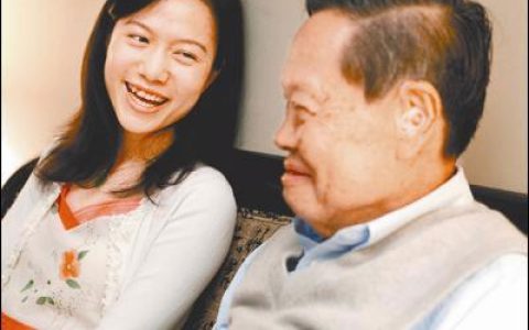 28岁翁帆嫁82岁杨振宁，被网友骂，却获男方大赞（翁帆嫁给杨振宁之前结过婚吗视频）