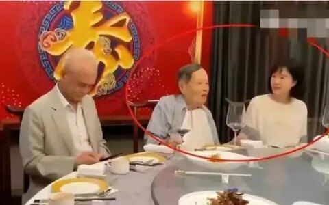 杨振宁，刚过完百岁生日，就住进了医院！他愿望能活到茶寿王力宏与李靓蕾首次同框出庭:男方苍老，女方眼神空洞一言不发（杨振宁100岁发言）