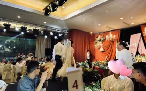 没有单膝跪地、交接，不要彩礼，新娘策划“性别平等婚礼”：会继续协商家务与冠姓权