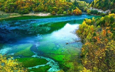 到四川九寨沟旅游三天大概花多少钱？四川九寨沟旅游方案三天两夜（去四川九寨沟门票价格）