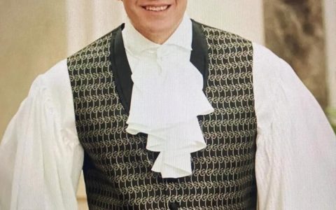 他是初代男神，与叶倩文恋爱未果，一生未娶，今63岁生活孤独凄凉(叶倩文的第一任)