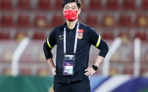 李霄鹏下课是个伪命题，因为他在国足从未真正上过课（李霄鹏踢球什么水平）