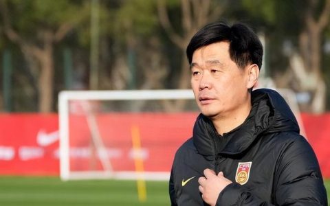 尘埃落定！李霄鹏下课悬念揭晓，权威媒体透露消息，球迷直呼意外（李霄鹏冲进球场视频）