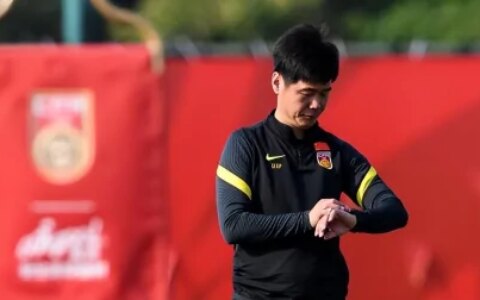 足协正式开启选帅，李霄鹏下课早已注定，未来去向引发球迷关注（李霄鹏踢球视频）