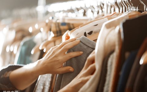 美尔雅：继并购连锁药店后，再次向新能源领域转型，老牌服装公司能否“玩赚”？