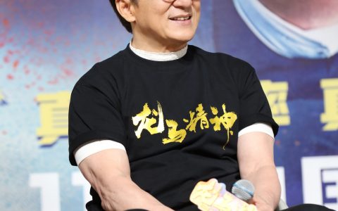 《龙马精神》遭学生当面批评，成龙：谢谢批评，就是要听到你们的声音