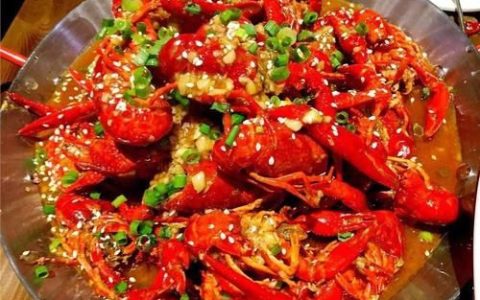 两个女生吃小龙虾买多少斤够?