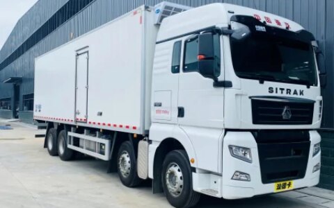 冷藏车是指用来维持冷冻或保鲜的货物温度的封闭式厢式运输车