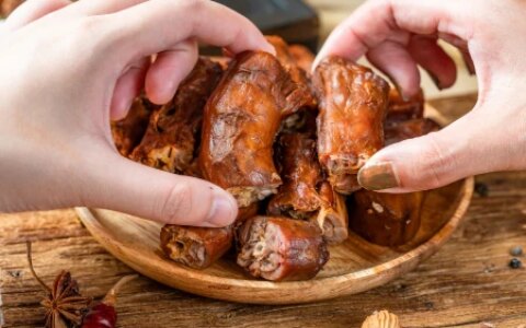 淄博烧烤之后 这次是武汉的鸭脖子