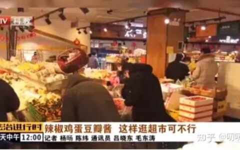 三名年轻女子把超市当自助，想吃啥拿啥，不结账就走人（女子被超市当小偷电视剧）