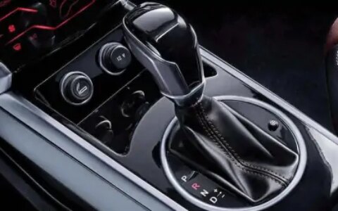 手动挡车制动该先踩离合还是刹车？老司机：顺序不对既危险又伤车-手动挡先刹车后离合会怎么样