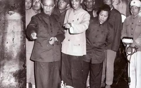 1956年发掘明定陵，有人裸手取文物，3千多件瑰宝损毁大半-明定陵考古发掘报告下册