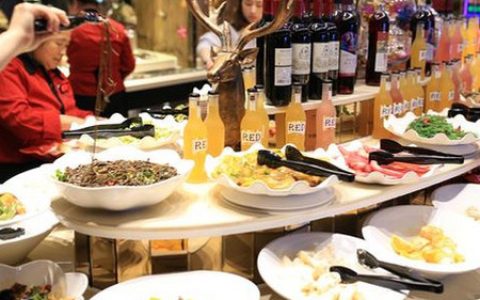 吃自助餐时，牢记“3要2不要”，吃得好不踩雷，服务员都说会吃！（吃自助餐要注意哪些礼仪规范）