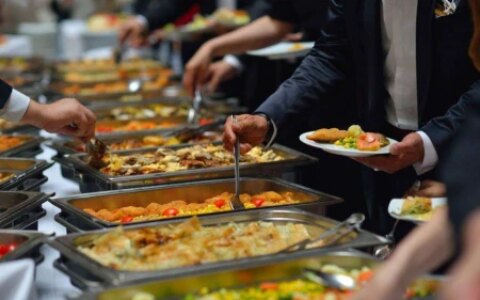 自助餐怎么吃才能回本？4种“隐形贵菜”，吃货：吃它就赚了！（自助餐应该怎么吃比较合理）