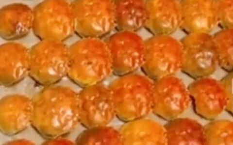 6名女生吃自助餐，上来只吃螃蟹，吃完将154个蟹壳整整齐齐摆一桌（女生吃自助餐专挑螃蟹吃）