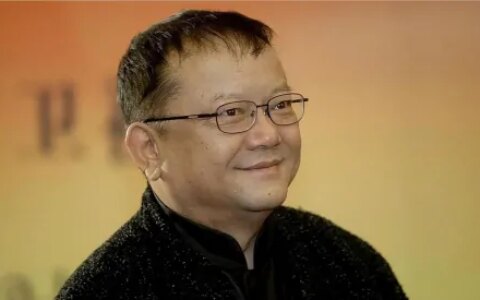 润？72岁王刚澄清“恶意解读”谣言：没空经营账号，看完展就回！