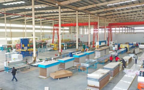 山东胜博75*1180型双面纳米彩钢手工岩棉净化板出口哈萨克斯坦第一单来了！-山东胜博建筑科技有限公司楼承板