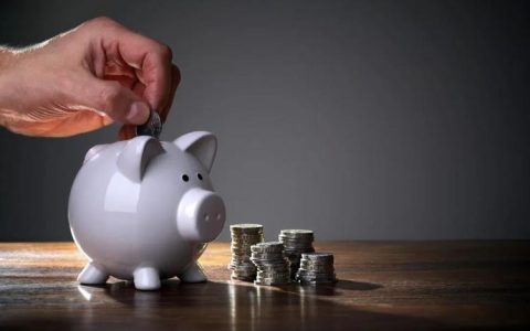 90后报复性存钱，专家急了！有存款才会有更多选择！（什么是报复性消费?）