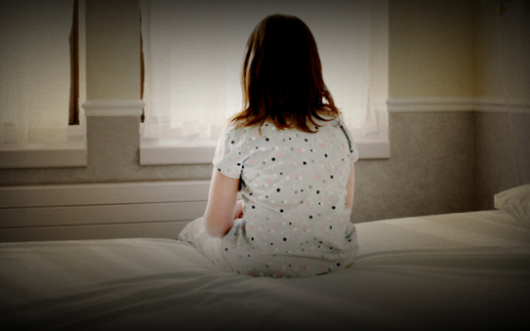 把孩子的抗抑郁药换成维生素，家长的心病更需医丨九派时评（抗抑郁药把人吃成白痴了）