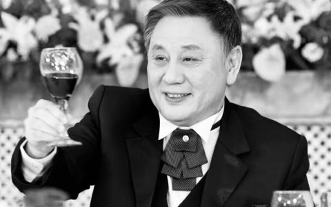 突传死讯！香港知名影星因病离世，生前爱吃甜食一度胖到240斤（香港巨星死于不幸事件视频）