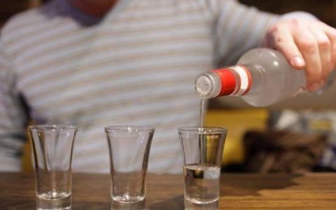 怎么区分纯粮食酒“10781”和“20822”，有什么区别-1078112006是粮食酒吗