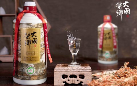 大国酱乡黄金时代：酱香白酒一定是纯粮食酒吗？这个说法太绝对-酱香型白酒都是纯粮酒吗