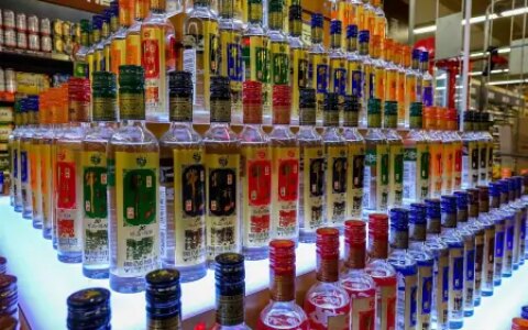 4种便宜白酒，摆在货架“无人问津”，其实是纯粮食酒，内行才买-白酒最便宜的多少钱