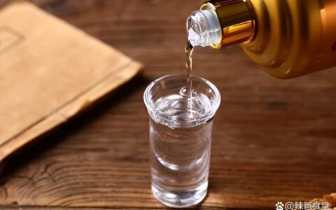 如何识别勾兑酒和粮食酒？看“标准号”和“配料表”哪个更靠谱-勾兑酒和纯粮酒的区别和编号