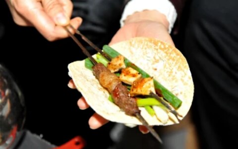 给淄博烧烤，泼一盆“冷水”（给淄博烧烤泼一盆冷水）