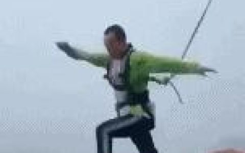 天津一游客玩「步步惊心」突发昏迷坠落后死亡，当地景区正整改，景区需担什么责任？高空项目有哪些安全隐患？（景区步步惊心设计）