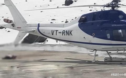 印度一官员在直升机旁自拍时，被直升机螺旋桨击中当场去世（印度直升机被自己击落）