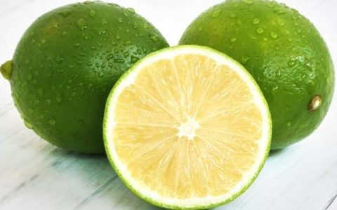 柠檬水有10大养生功效，会喝效果才会更好，柠檬水如此喝才最好！（柠檬水喝什么作用）