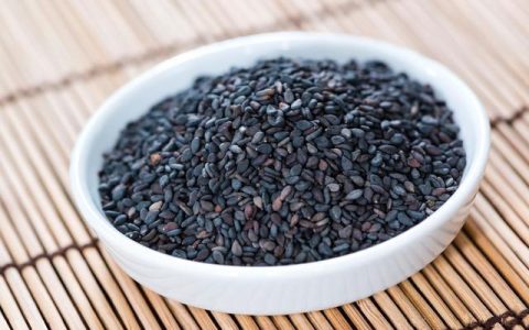 常吃黑芝麻有什么作用？除了养发润发，还有这4大养生功效！（常吃黑芝麻的功效与禁忌）