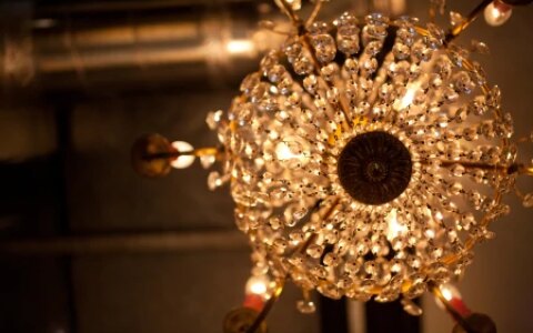 如何选购客厅水晶吊灯？-灯具如何选择 客厅用水晶灯好吗