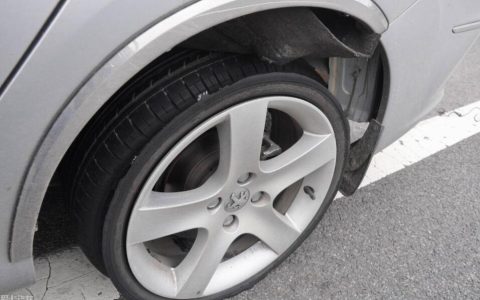 每天涨点小知识 我们遇到汽车爆胎的几率有多大？（车爆胎是不是不吉利）