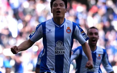 [足球新闻]1-0！武磊绝杀梦回亚洲之巅，2年进1球，比肩孙兴慜帽子戏法！（武磊2017）