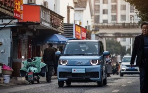 最低8000元！2款电动四轮车，有智能语音和冷暖空调，老少都能开（电动四轮车功能）