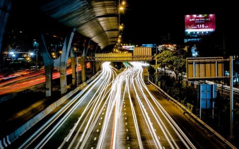 【司机镜】开车太阳镜偏光好还是不偏光好？-太阳镜偏光和不偏光的区别在哪里