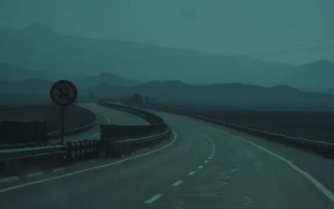 读《夜晚的潜水艇》后：（读夜晚的潜水艇有感）