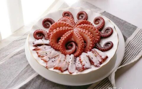 白灼八爪鱼怎么做，才能口感滑脆还不腥？这3点很关键（白灼八爪鱼怎么做好吃 家常做法视频）