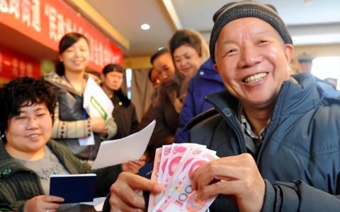 2023年养老金调整比例3.8%，释放出三大隐藏信息，影响你的钱袋子-2023年养老金还会上涨吗