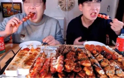 见识下女主播如何吃超大海鲜，生吃超活章鱼简直无敌，不得不佩服（各种直播吃海鲜小视频）