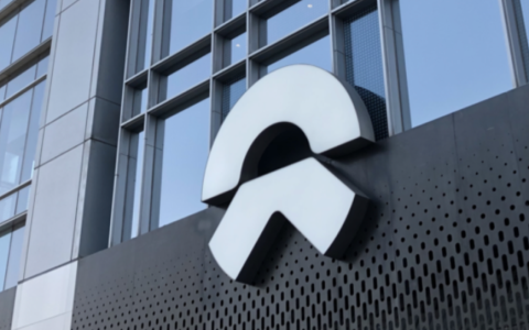 全系降价3万元，取消免费换电，蔚来为何放弃“绝不降价”承诺？-蔚来汽车免费换电是不是换的电池