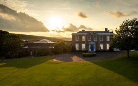 重磅官宣：新校区新黑马–牛津国际高中OIC布莱顿分校正式开始招生！（牛津国际中学）